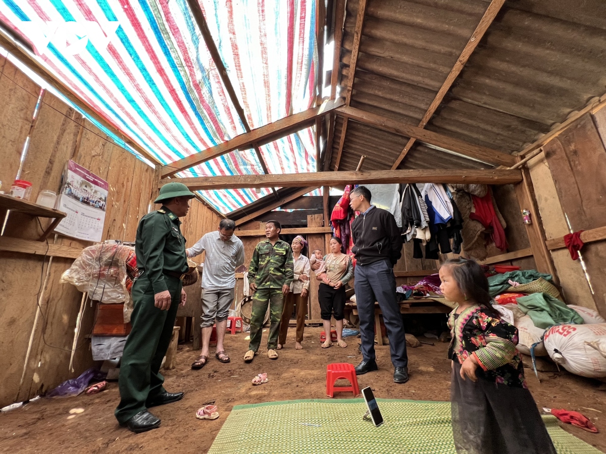 Bộ đội biên phòng Sơn La giúp dân khắc phục hậu quả thiên tai